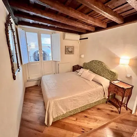 Apartment Torre Della Scimmia Rom
